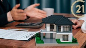 Realtor in GTA reviewing multiple offer rules to protect buyers from misrepresentation